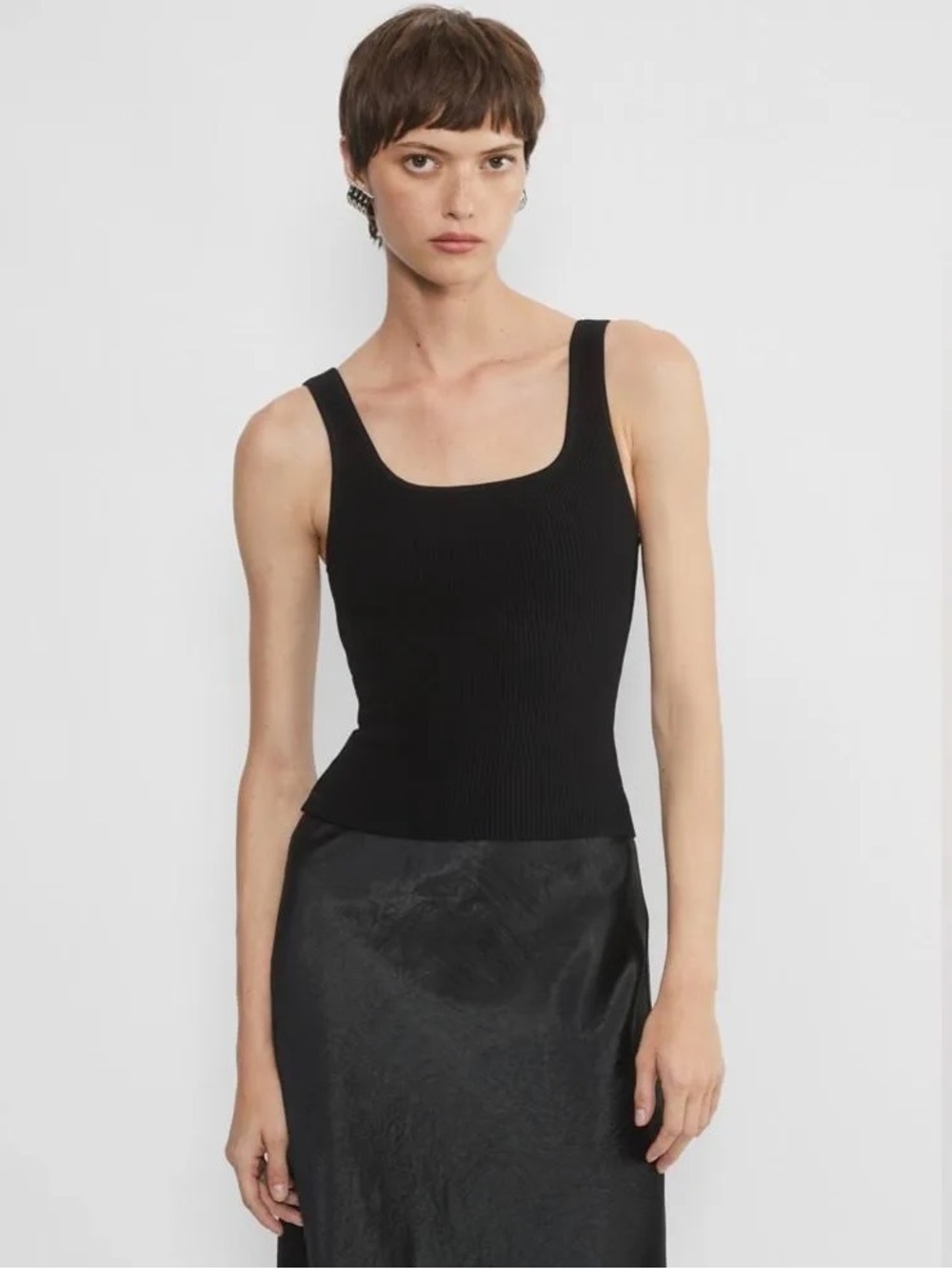 Sculpt-knit Black & White Ribbed Tank Top